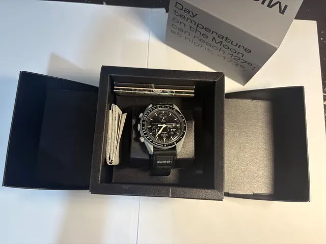 Swatch Moonswatch SO33M100