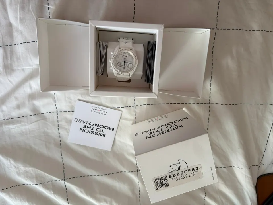 swatch moonswatch SO33W700