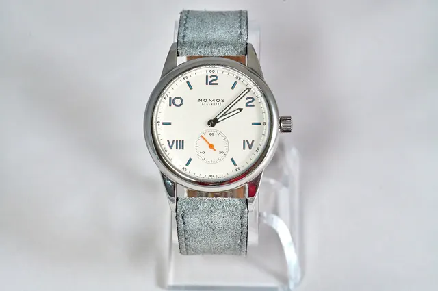 NOMOS Club 735